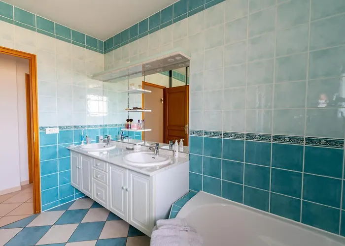 Privée De 12m² Dans Maison Toute équipée Alloggio in famiglia